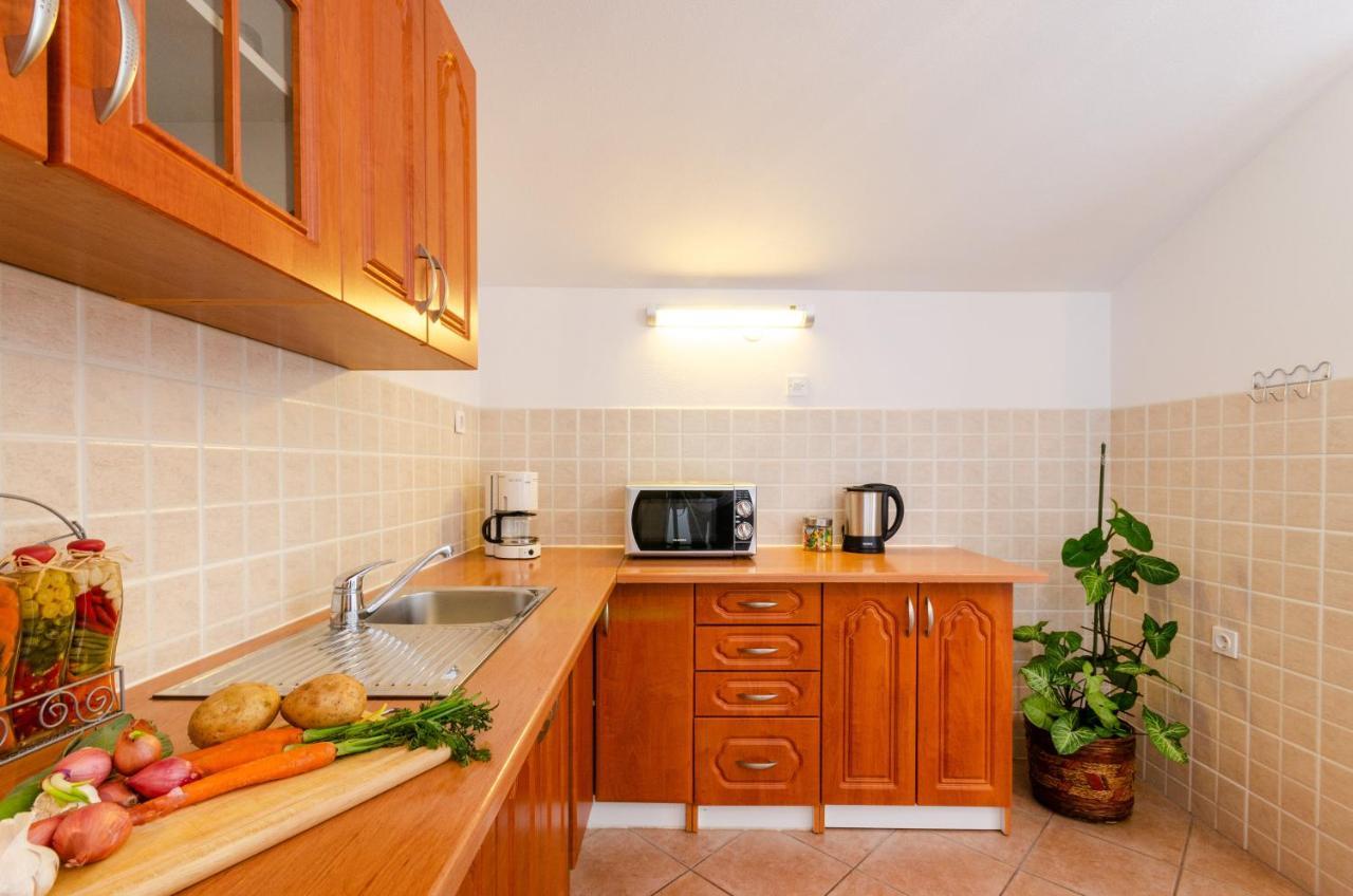 Apartmani Suncica 塞尔瑟 外观 照片